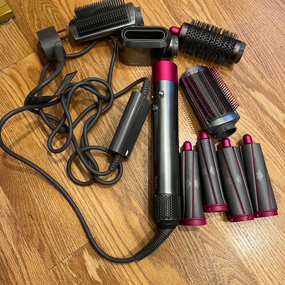 Dyson Airwrap in Nickel & Pink